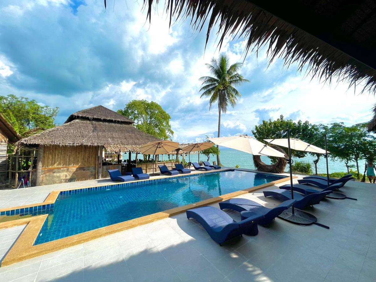 Absolute Beachfront Resort Baan Tai Esterno foto