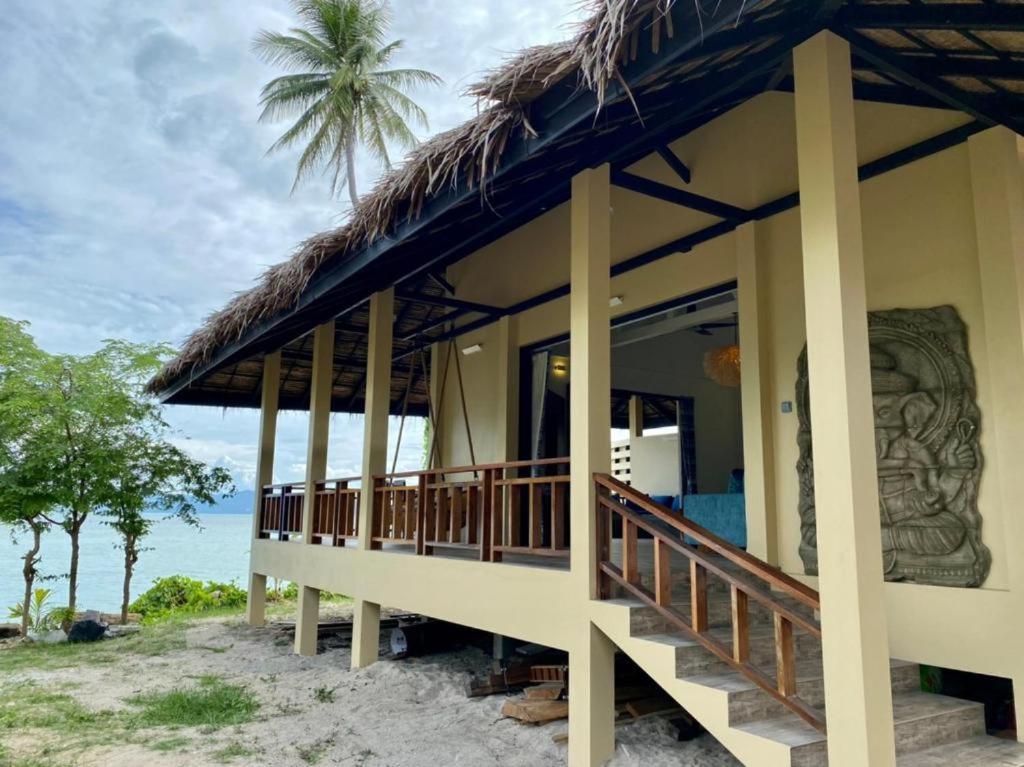 Absolute Beachfront Resort Baan Tai Esterno foto