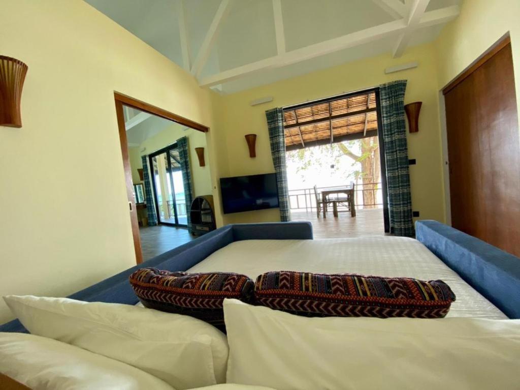 Absolute Beachfront Resort Baan Tai Esterno foto
