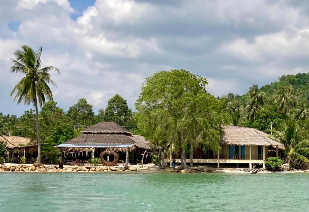 Absolute Beachfront Resort Baan Tai Esterno foto