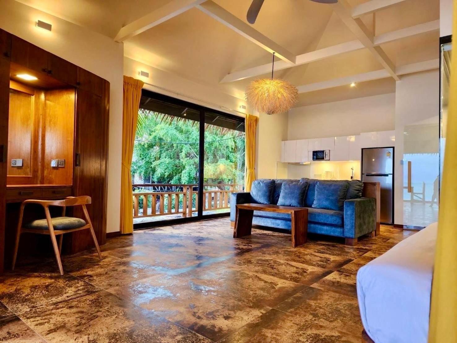 Absolute Beachfront Resort Baan Tai Esterno foto