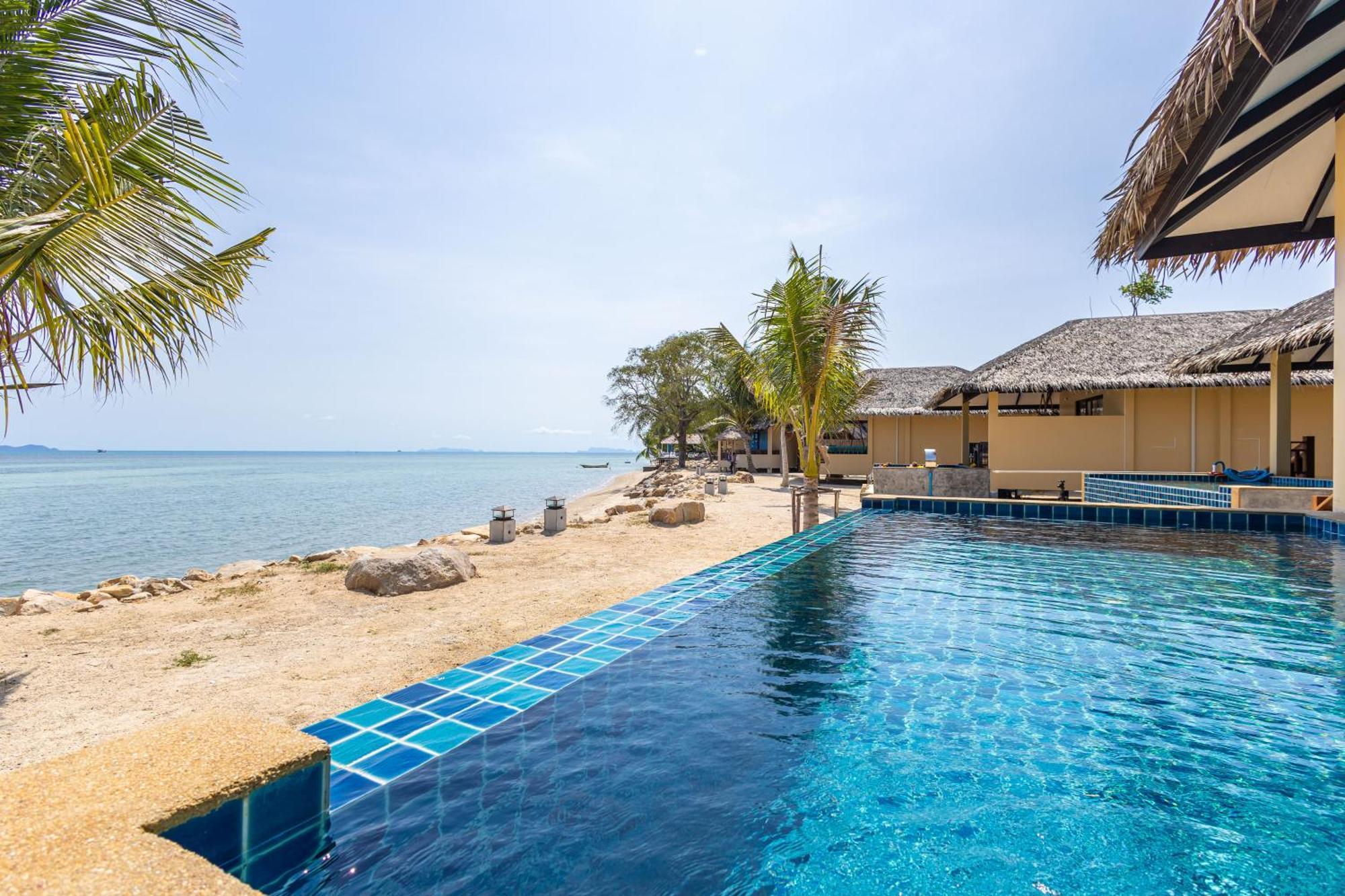 Absolute Beachfront Resort Baan Tai Esterno foto