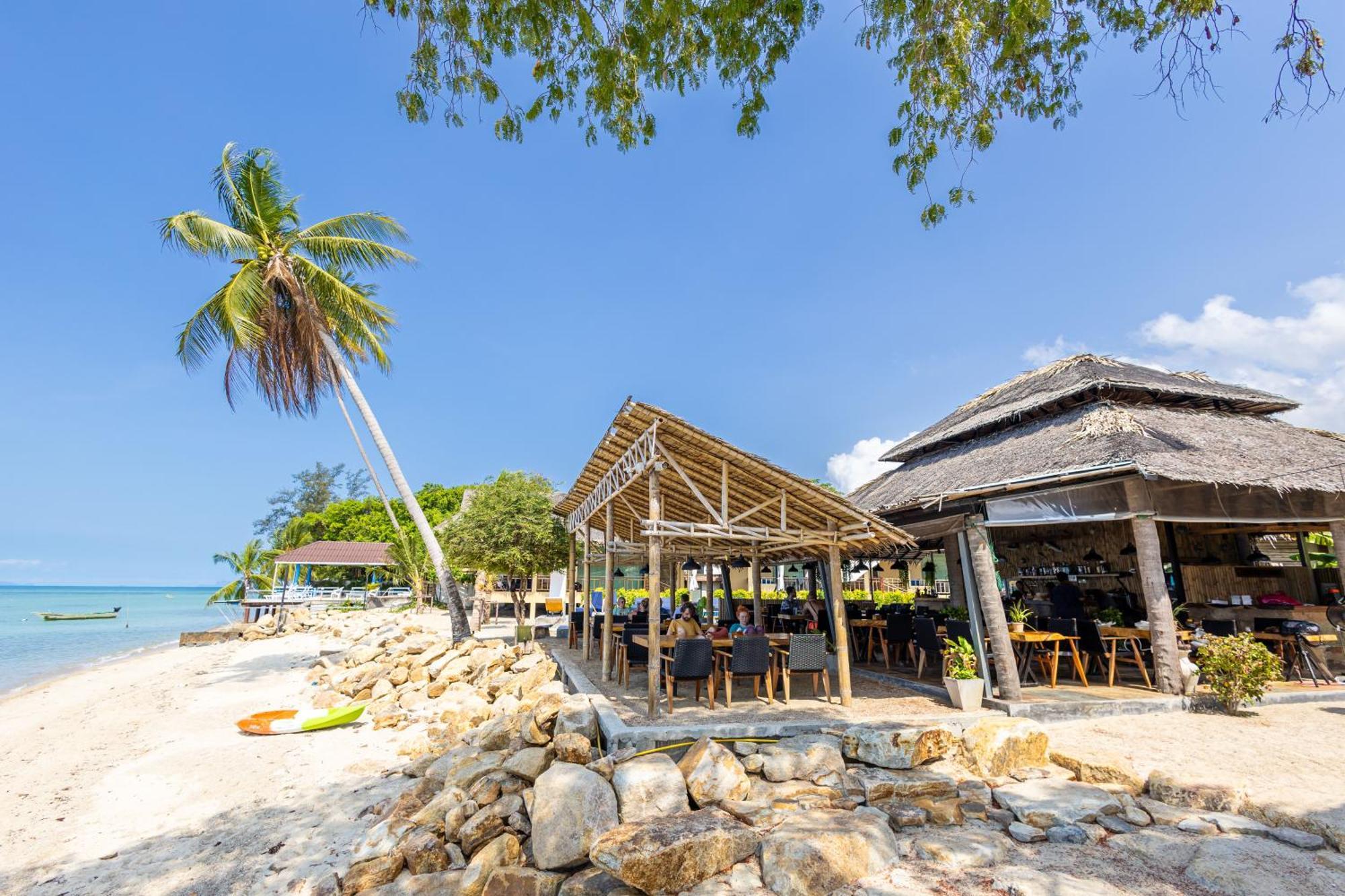 Absolute Beachfront Resort Baan Tai Esterno foto