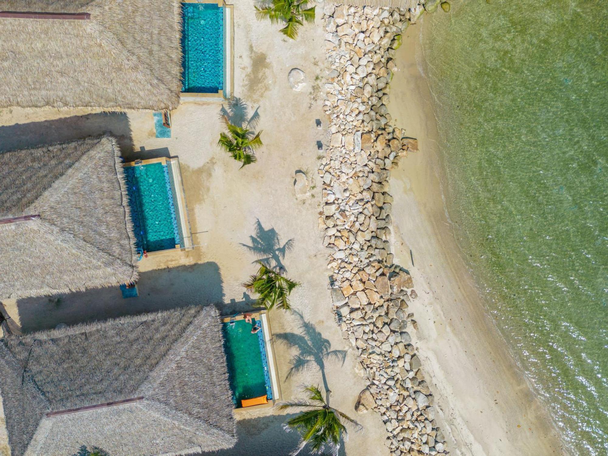 Absolute Beachfront Resort Baan Tai Esterno foto