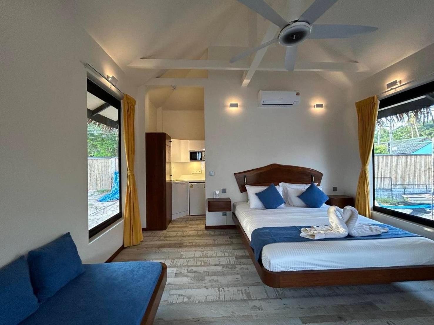 Absolute Beachfront Resort Baan Tai Esterno foto